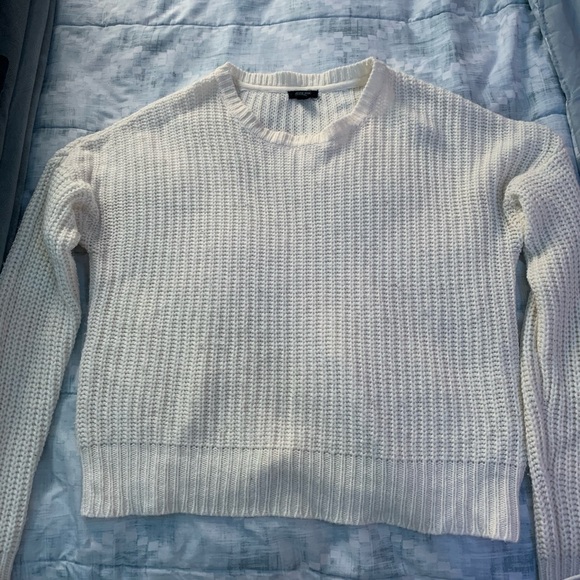 White knitted sweater - Picture 2 of 4